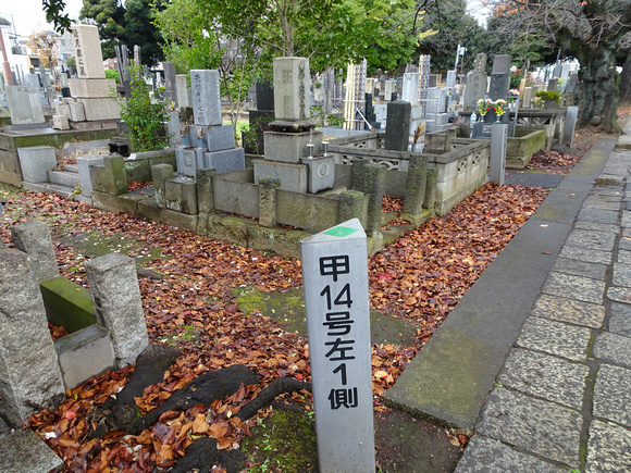 Yanaka Cemetery  Yanesen Tokyo, Japan  22-12P-_1376