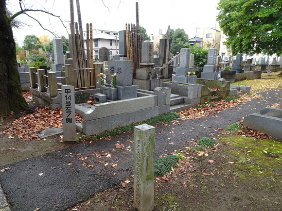 Yanaka Cemetery  Yanesen Tokyo, Japan  22-12P-_1373