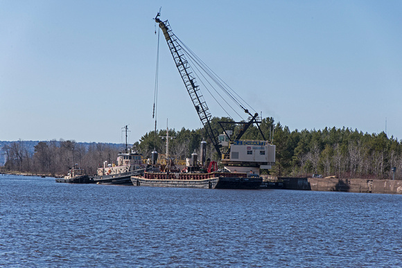 Tug Donald L. Billmaier,  Crane Barge Howard J. Schwartz and tug Hammond Bay 16-5-_3698